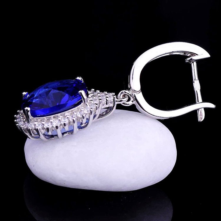 Серебряные сережки с фианитами с9 от ювелирного магазина Оникс - 1