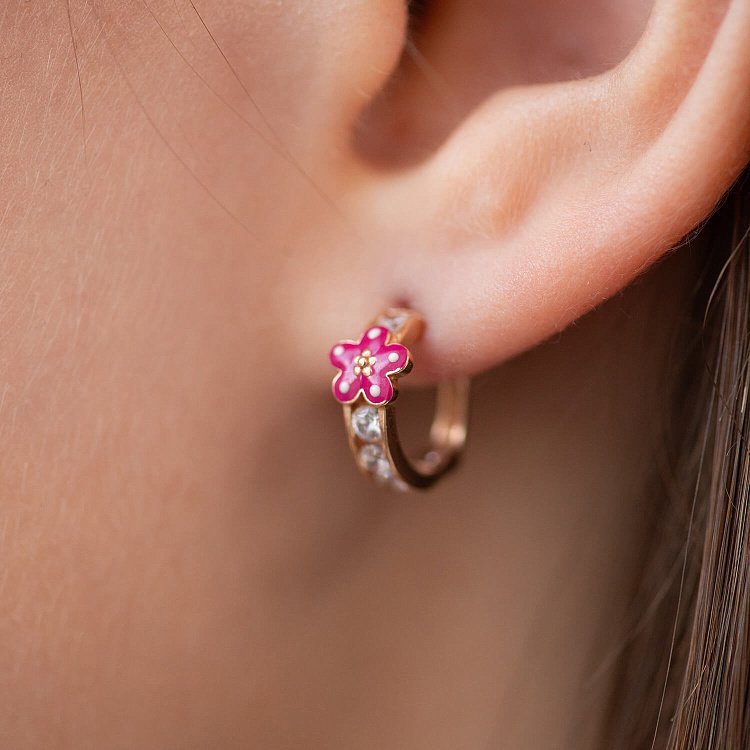 Детские золотые серьги "Цветочки" с эмалью с04075р - 3 Детские золотые серьги "Цветочки" с эмалью с04075р от ювелирного магазина Оникс - 3