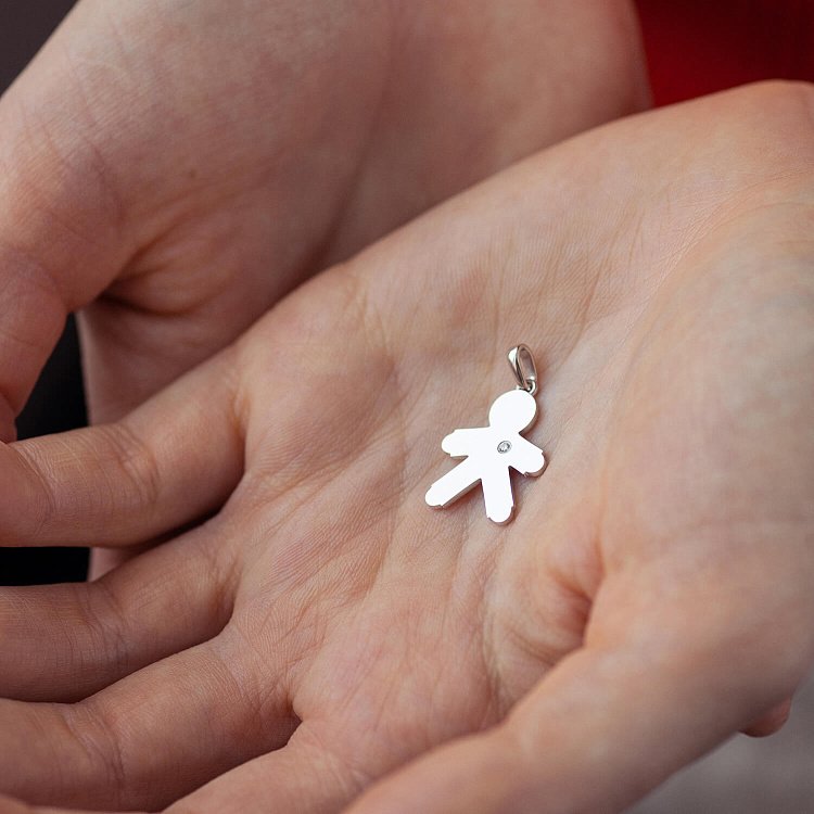 Золотой кулон "Мальчик" с бриллиантом 138001121 от ювелирного магазина Оникс - 1