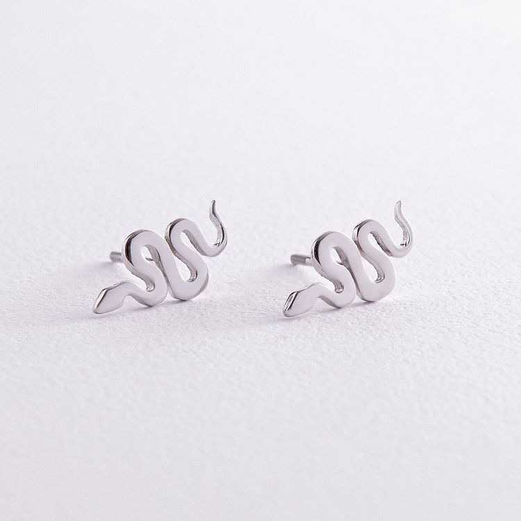 Серьги - пусеты "Змеи" в белом золоте с07998 от ювелирного магазина Оникс - 2