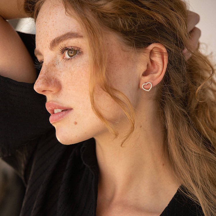 Золотые серьги - пусеты "Сердечки" с фианитами с08438 от ювелирного магазина Оникс - 4