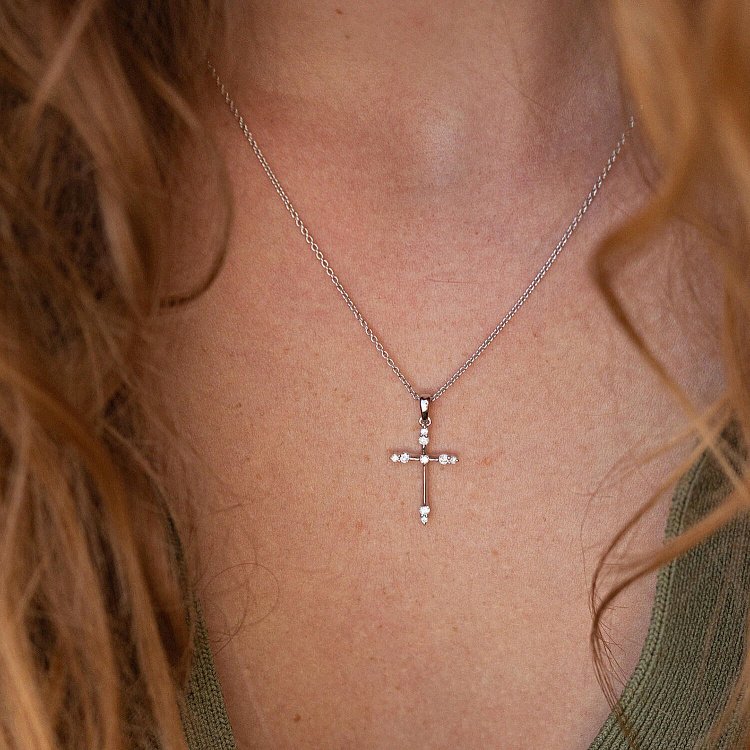 Золотое колье "Крестик" с бриллиантами колб0086са от ювелирного магазина Оникс - 1