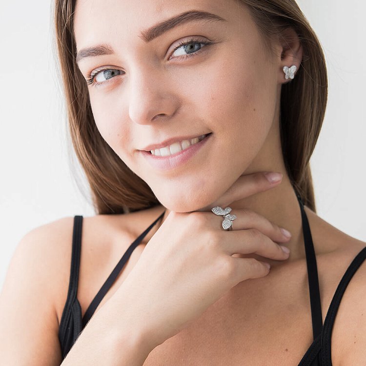 Серебряное кольцо "Бабочка" с фианитами 111724 от ювелирного магазина Оникс - 4