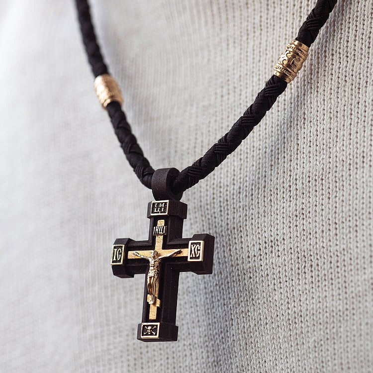 Чоловічий православний хрест "Розп'яття. Спаси та Збережи" на шнурі з ебенового дерева та золота кол02523 від ювелірного магазину Онікс - 3