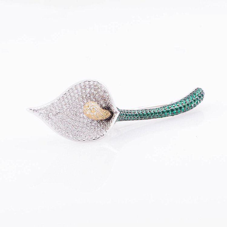 Серебряная брошь Цветок с цветными фианитами 16106 от ювелирного магазина Оникс - 1