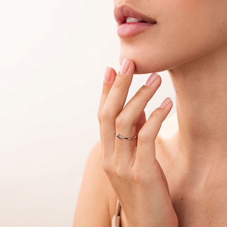 Золотое кольцо "Гвоздь" с бриллиантами 101-10029b от ювелирного магазина Оникс - 1