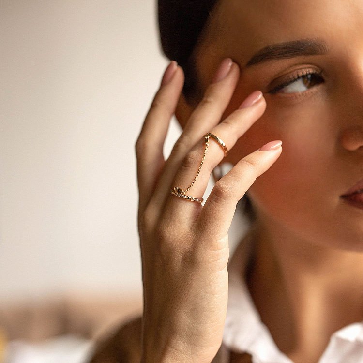 Золота подвійна каблучка з фіанітами к05261 від ювелірного магазину Онікс - 3