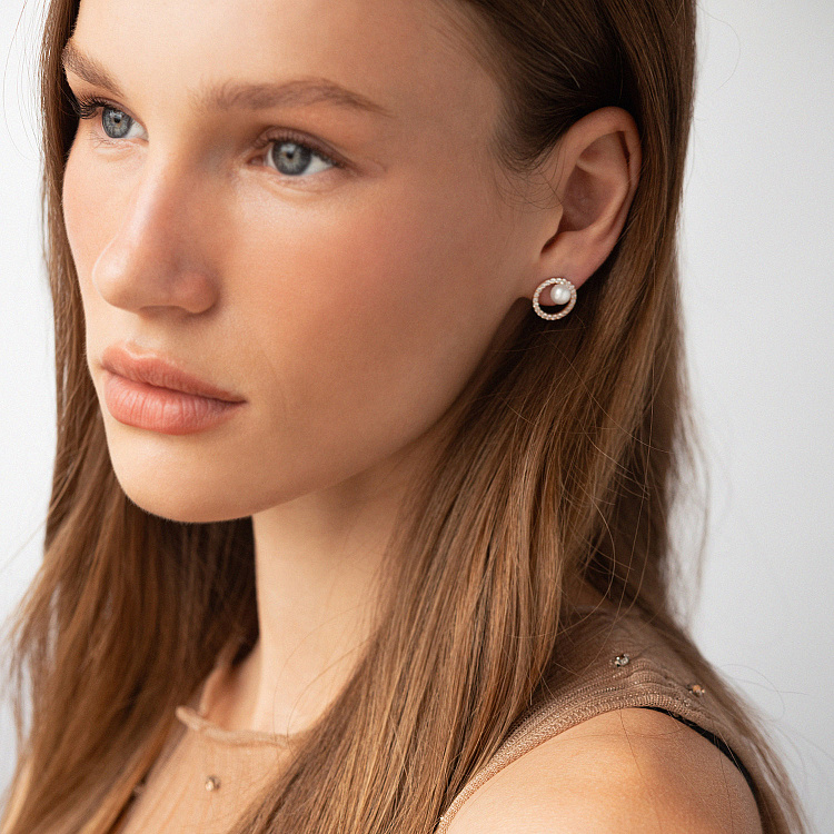 Золоті сережки - пусети "Кругообіг" (перли, фіаніти) с09178 від ювелірного магазину Онікс - 1