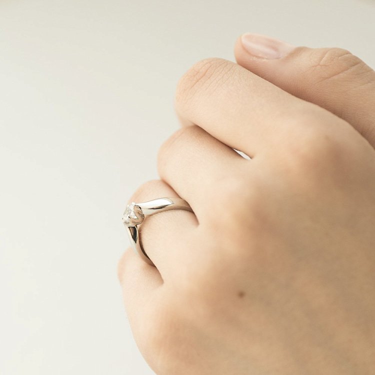 Золотое помолвочное кольцо с фианитом к05373 - 8 Золотое помолвочное кольцо с фианитом к05373 от ювелирного магазина Оникс - 8