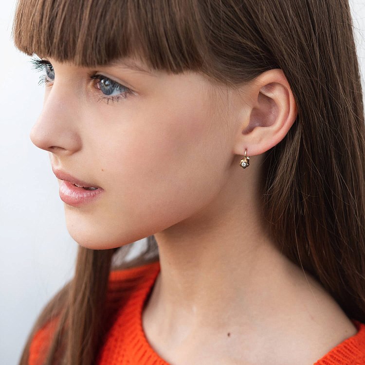 Золоті дитячі сережки "Квіточки" з фіанітами с05929 від ювелірного магазину Онікс - 1