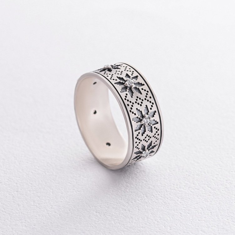 Серебряное кольцо "Вышиванка" (фианиты) 1113 от ювелирного магазина Оникс