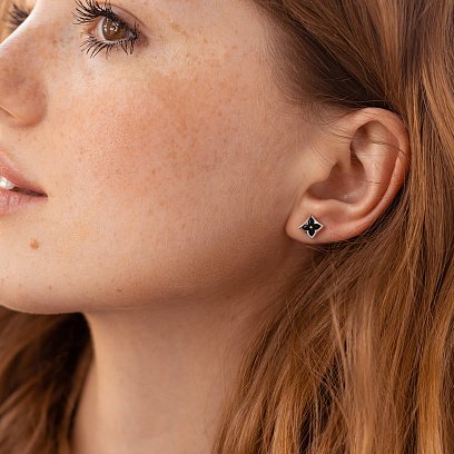 Асимметричные золотые серьги - пусеты "Клевер" (эмаль) 311631100 №3