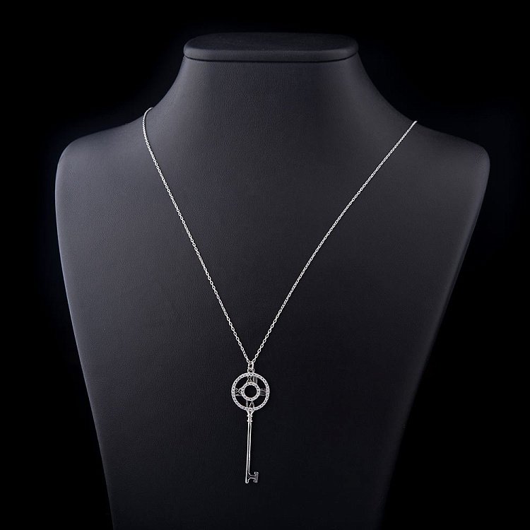 Серебряное колье "Ключик" с фианитами 18475 от ювелирного магазина Оникс - 1
