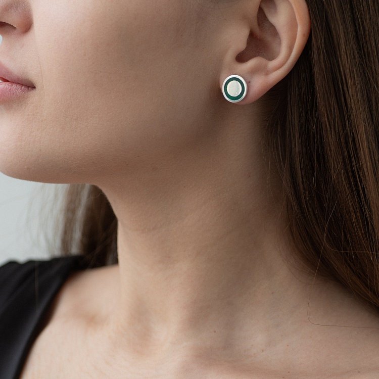 Срібні сережки - пусети (емаль) 122650 від ювелірного магазину Онікс - 1