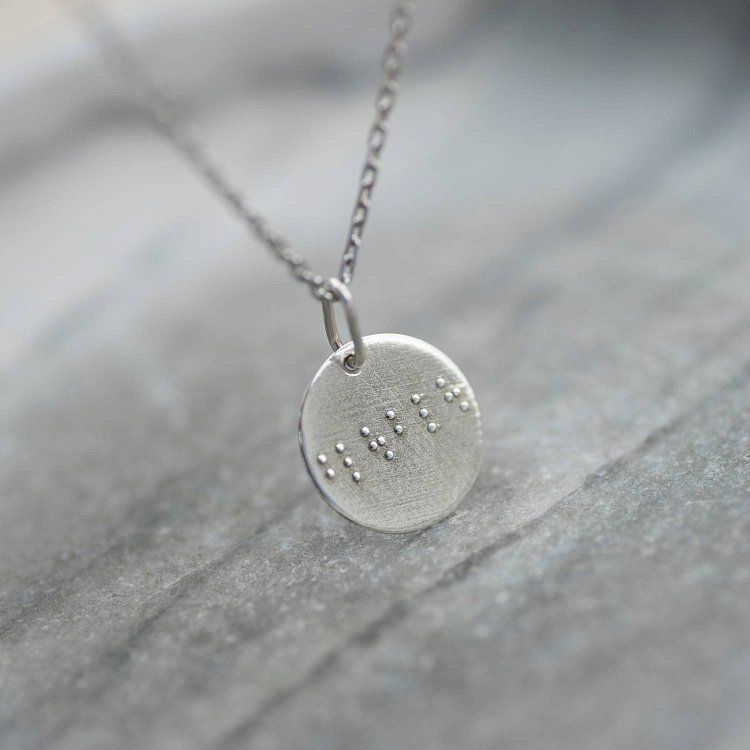 Серебряный кулон с индивидуальной гравировкой шрифтом Брайля (17 мм) 132722br от ювелирного магазина Оникс - 5