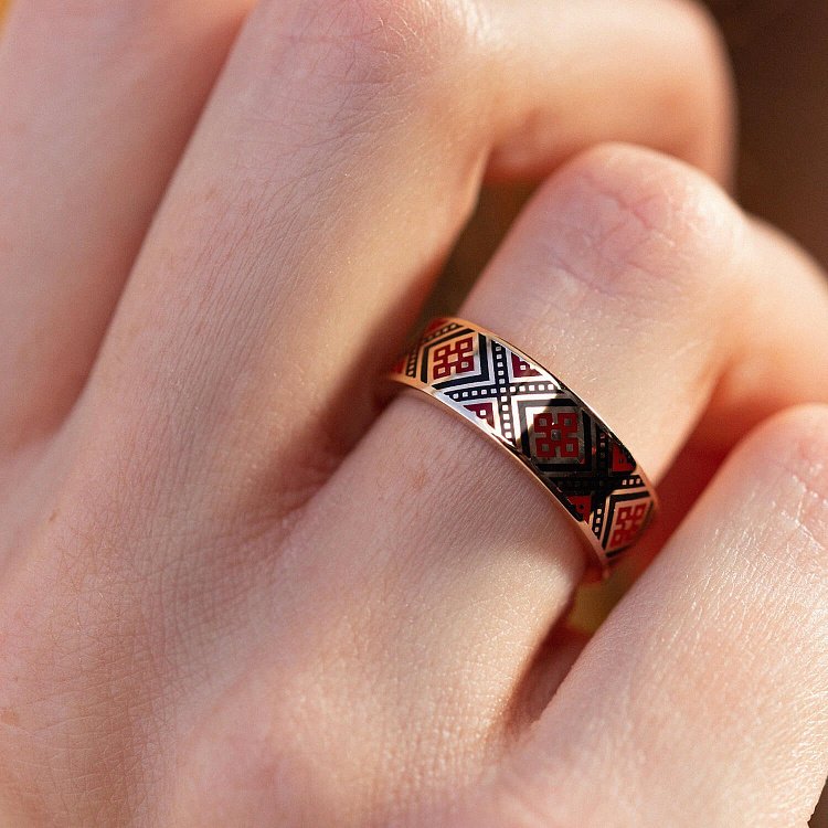 Золотое обручальное кольцо "Вышиванка" с эмалью 229732400 от ювелирного магазина Оникс - 4