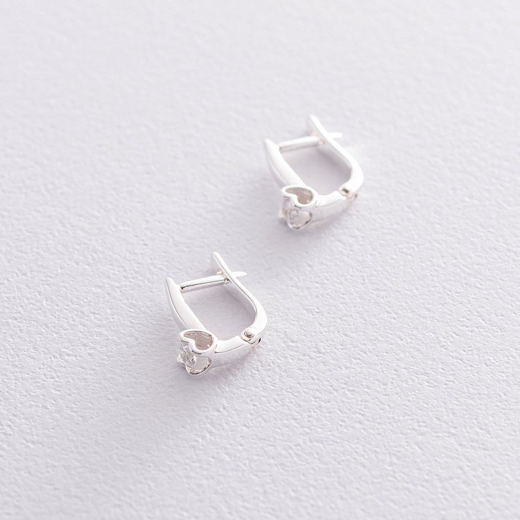 Срібні сережки "Сердечка" (фіаніти) 123005 від ювелірного магазину Онікс