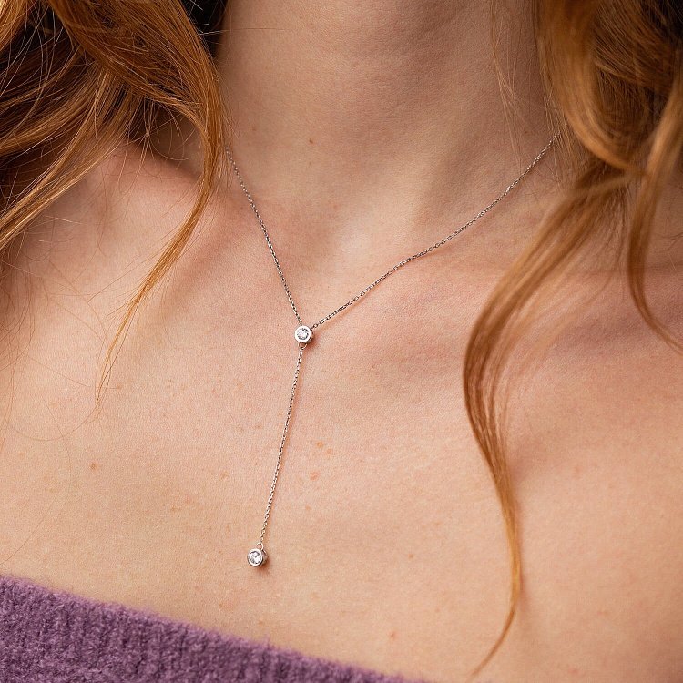 Серебряное колье - галстук с фианитами 908-01215 от ювелирного магазина Оникс