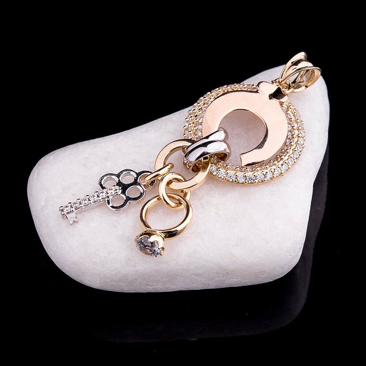 Золота підвіска з заручальною каблучкою і ключиком п02209 від ювелірного магазину Онікс - 4