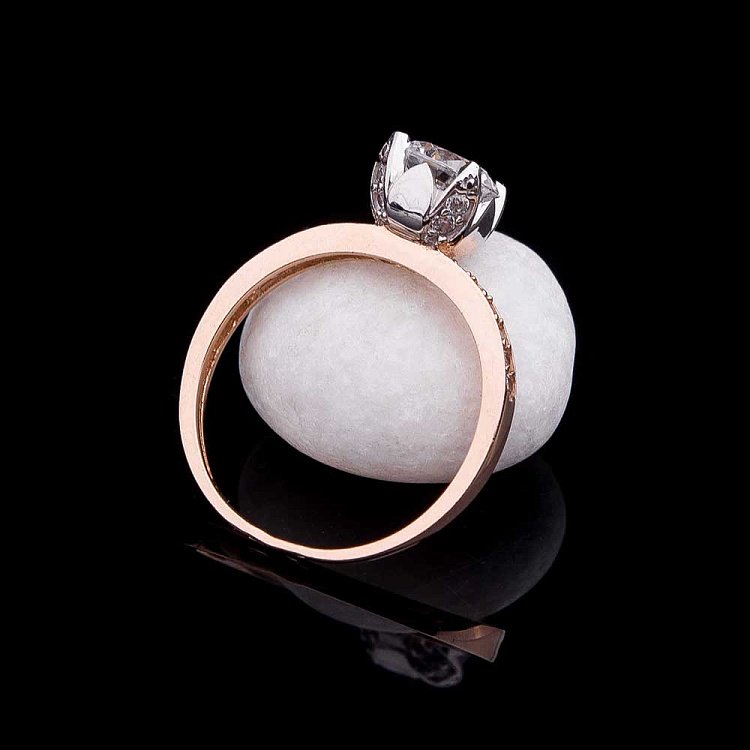 Золота заручальна каблучка з фіанітами к04590 від ювелірного магазину Онікс - 2