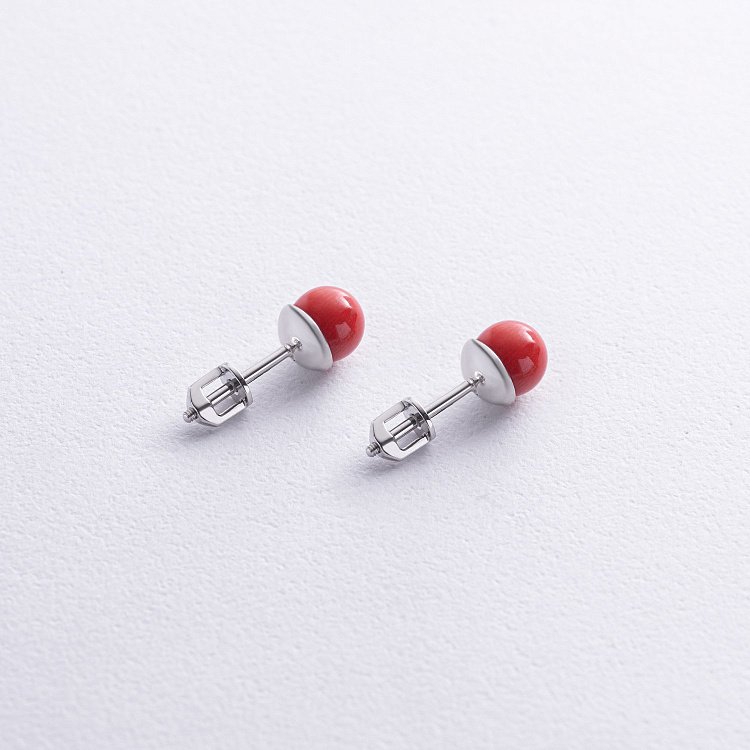 Сережки - пусети з коралом (біле золото) с08876 від ювелірного магазину Онікс - 2