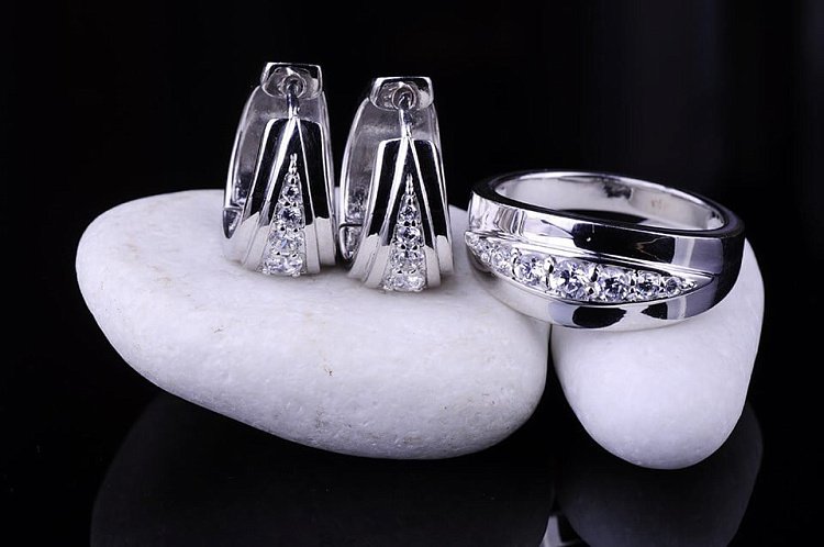 Жіночі сережки (фіаніти, родій) 121319 від ювелірного магазину Онікс - 2