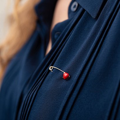 Золотая детская булавка "Сердечко" с эмалью зак00158 №2