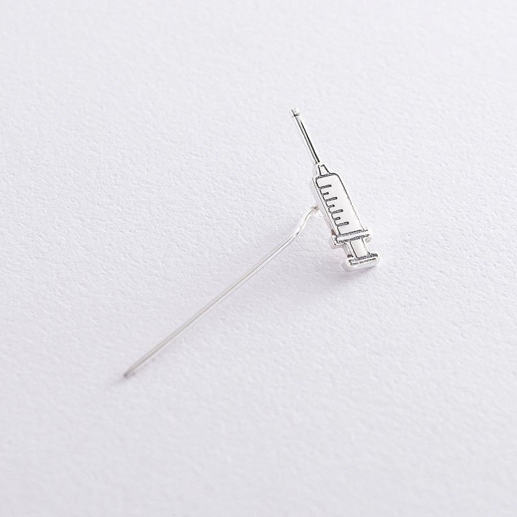 Медичний значок "Шприц" в сріблі 20047 від ювелірного магазину Онікс