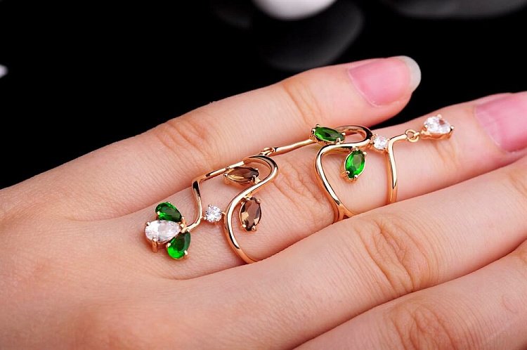 Золота жіноча каблучка на весь палець з фіанітами к03127 від ювелірного магазину Онікс - 6