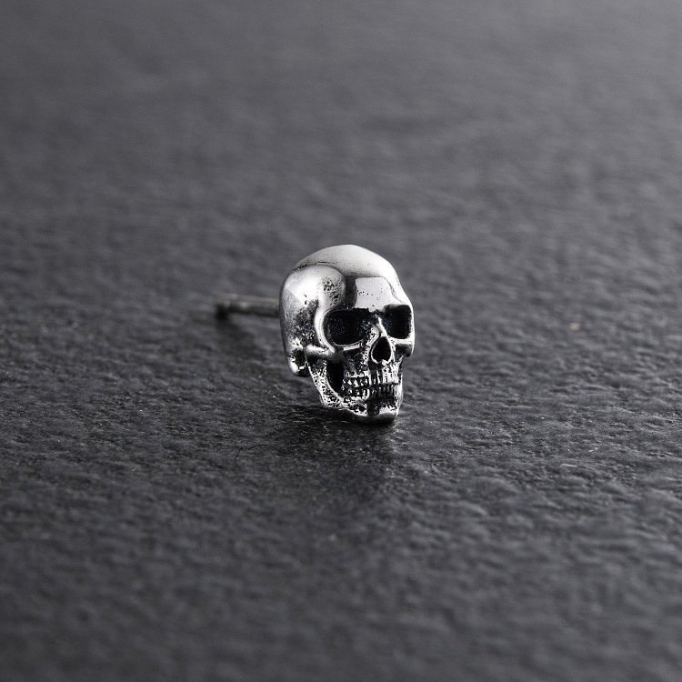 Моносерьга "Череп" в серебре 1266 от ювелирного магазина Оникс