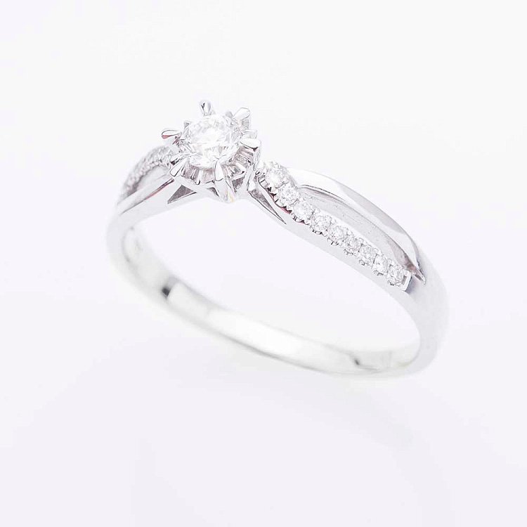 Золотое кольцо с бриллиантами chosek249 от ювелирного магазина Оникс