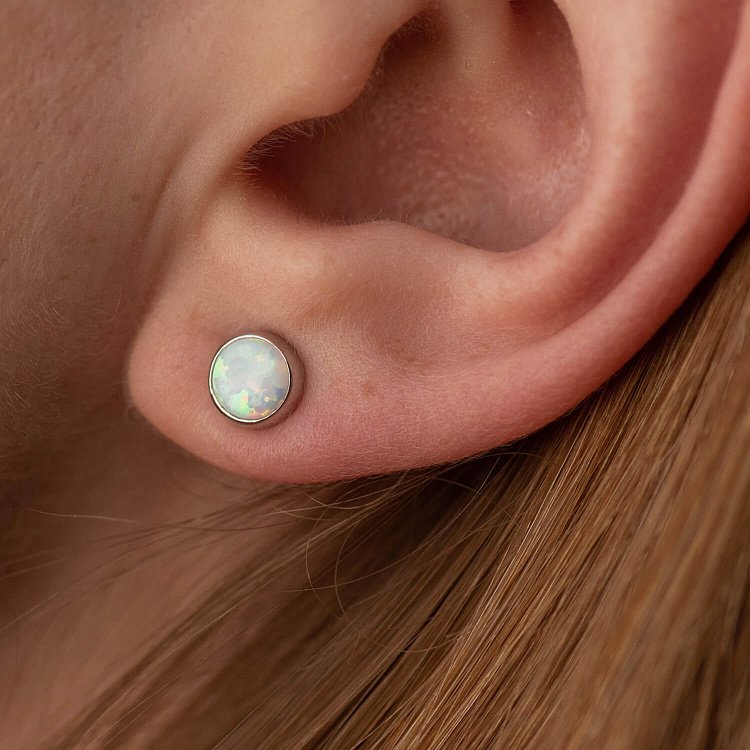 Золотые серьги-пусеты "Сияние" (синт. опал) 6 мм с05475 от ювелирного магазина Оникс - 4