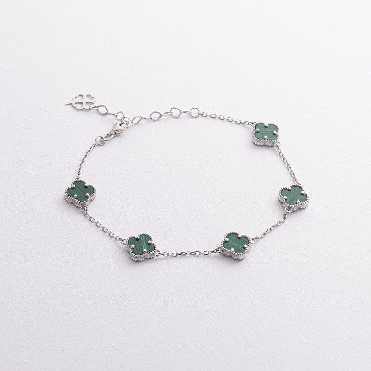 Срібний браслет "Конюшина" (малахіт) 141825 від ювелірного магазину Онікс