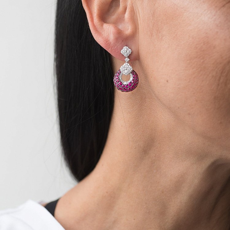 Золоті сережки-пусети з діамантами та рубінами сб0308lg від ювелірного магазину Онікс - 1