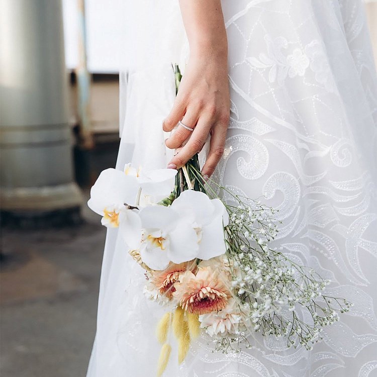 Серебряное кольцо с фианитами 112579 от ювелирного магазина Оникс - 15