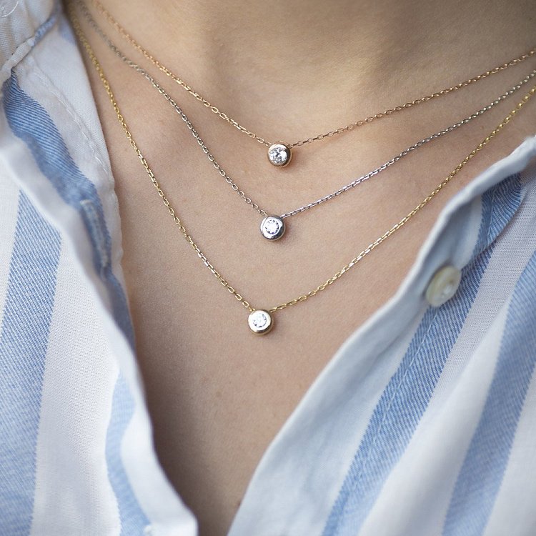 Золотое колье c одним камушком "Минимализм" кол00722 от ювелирного магазина Оникс - 2