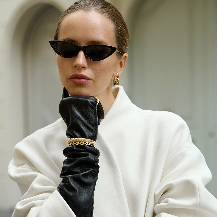 Жесткий браслет "Helen" в желтом золоте б05755 от ювелирного магазина Оникс - 7