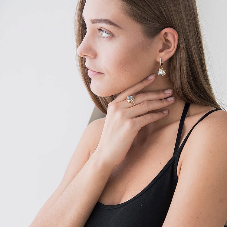 Эксклюзивные золотые серьги с фианитами с03992 от ювелирного магазина Оникс