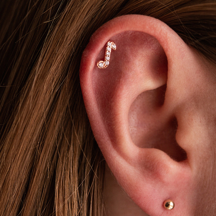 Одиночна золота сережка для хелікса "Нота" (фіаніти) 1710ч від ювелірного магазину Онікс - 1