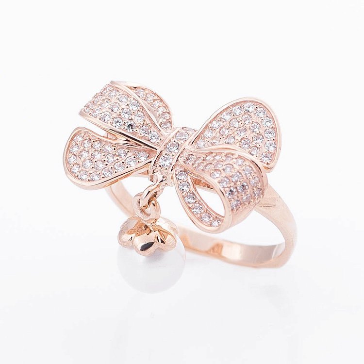 Золотое кольцо "Бантик" с жемчугом и фианитами 02-0832.0.1310 от ювелирного магазина Оникс - 1