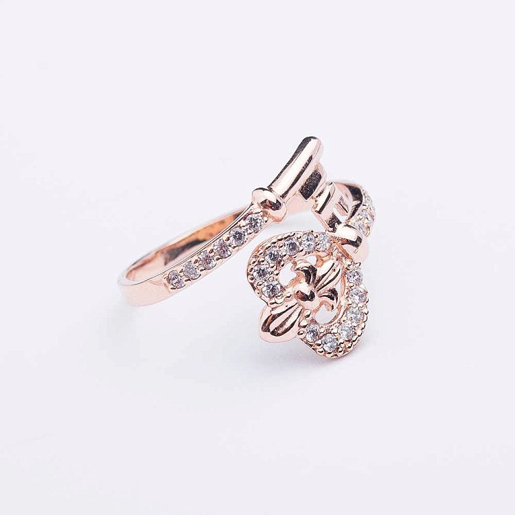 Золотое кольцо "Ключик" с фианитами к1011 от ювелирного магазина Оникс - 1