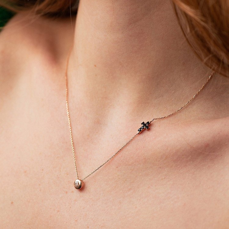 Золотое колье с крестиком (фианиты) кол02112 от ювелирного магазина Оникс - 1