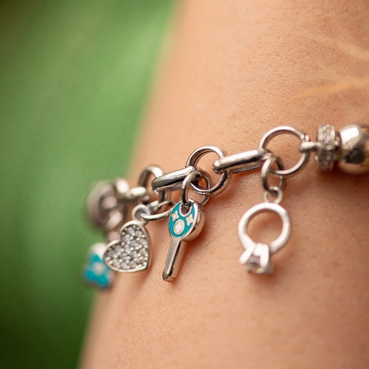 Золотой браслет с фианитами и эмалью б03430 от ювелирного магазина Оникс - 3