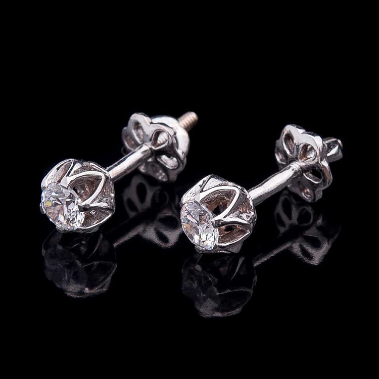 Золотые серьги-гвоздики с фианитами с03703 от ювелирного магазина Оникс - 1