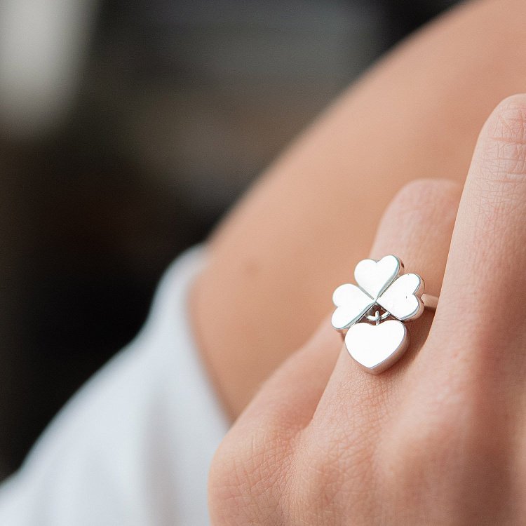 Срібна каблучка "Конюшина" 112592 від ювелірного магазину Онікс - 2