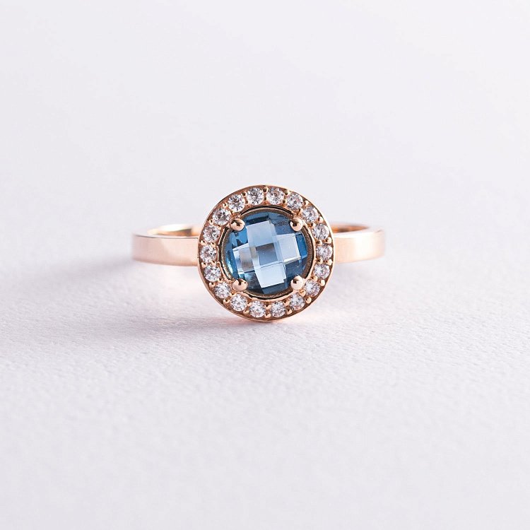 Золота каблучка з блакитним і білими фіанітами к06840 Золота каблучка з блакитним і білими фіанітами к06840 від ювелірного магазину Онікс