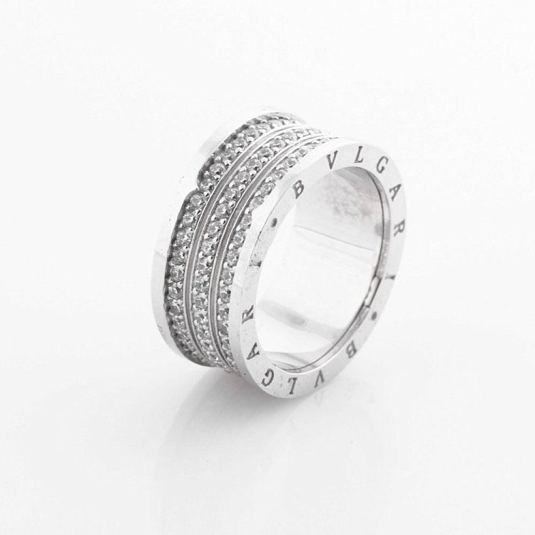 Золотое кольцо с фианитами к05233 от ювелирного магазина Оникс