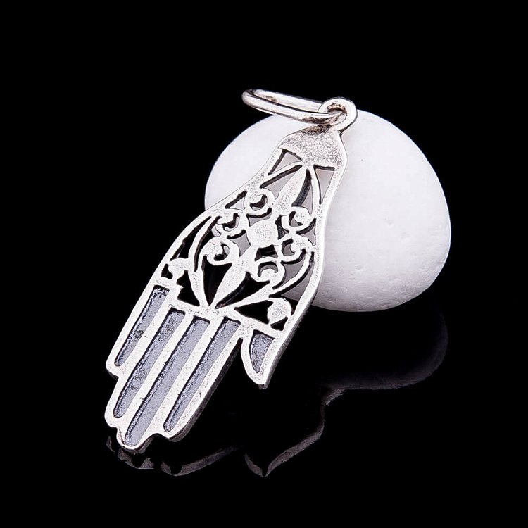 Серебряная подвеска "Рука" 13351 от ювелирного магазина Оникс - 1