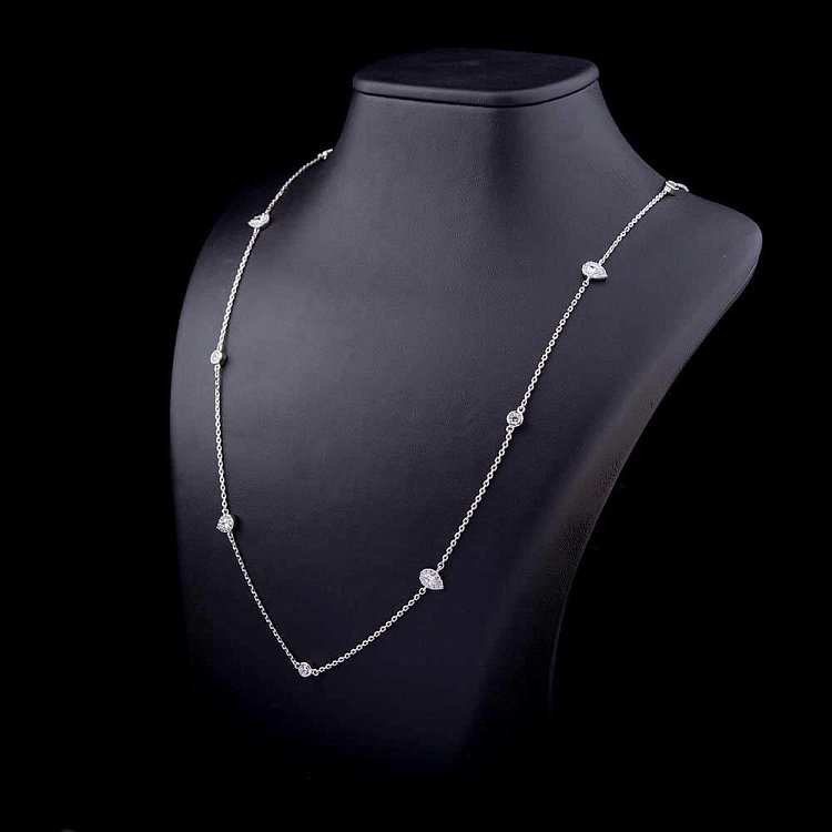 Серебряное колье с фианитами 18300 от ювелирного магазина Оникс - 1