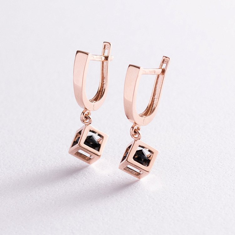 Золоті сережки "Кубики" з чорними фіанітами с07625 від ювелірного магазину Онікс